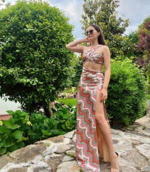 Almila Ada Instagram - Summer nights✨🤍 🦚 

My dream dress: @alfabetaevening