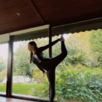 Almila Ada Instagram - 🤍 an!✨ #natarajasana #pointestüdyo @pointestudyo