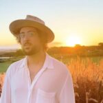 Alok Instagram – Muita coisa aconteceu pra essa música sair…
A lot happened for this song to be released…

1. Tocando a Nossos Dias em Brasília no show da Nave Aurea / Performing the song together in Brasília at the Aurea stage.
2. ⁠Entrevista pós-The Town / Interview after The Town festival.
3. ⁠Alguns dos shows mais legais que fizemos juntos recentemente nas raras vezes que tocamos a Nossos Dias / A few of the most cool and recent shows we’ve been together and rarely performing the song.
4. ⁠A história por trás da música / The story behind the track.
5   6. ⁠Fotos de 2017 no começo da carreira juntos / Photos from 2017 when we were starting to performe together.
7. ⁠Nossos Dias agora disponível em todas as plataformas / Our new song “Nossos Dias” is out now!