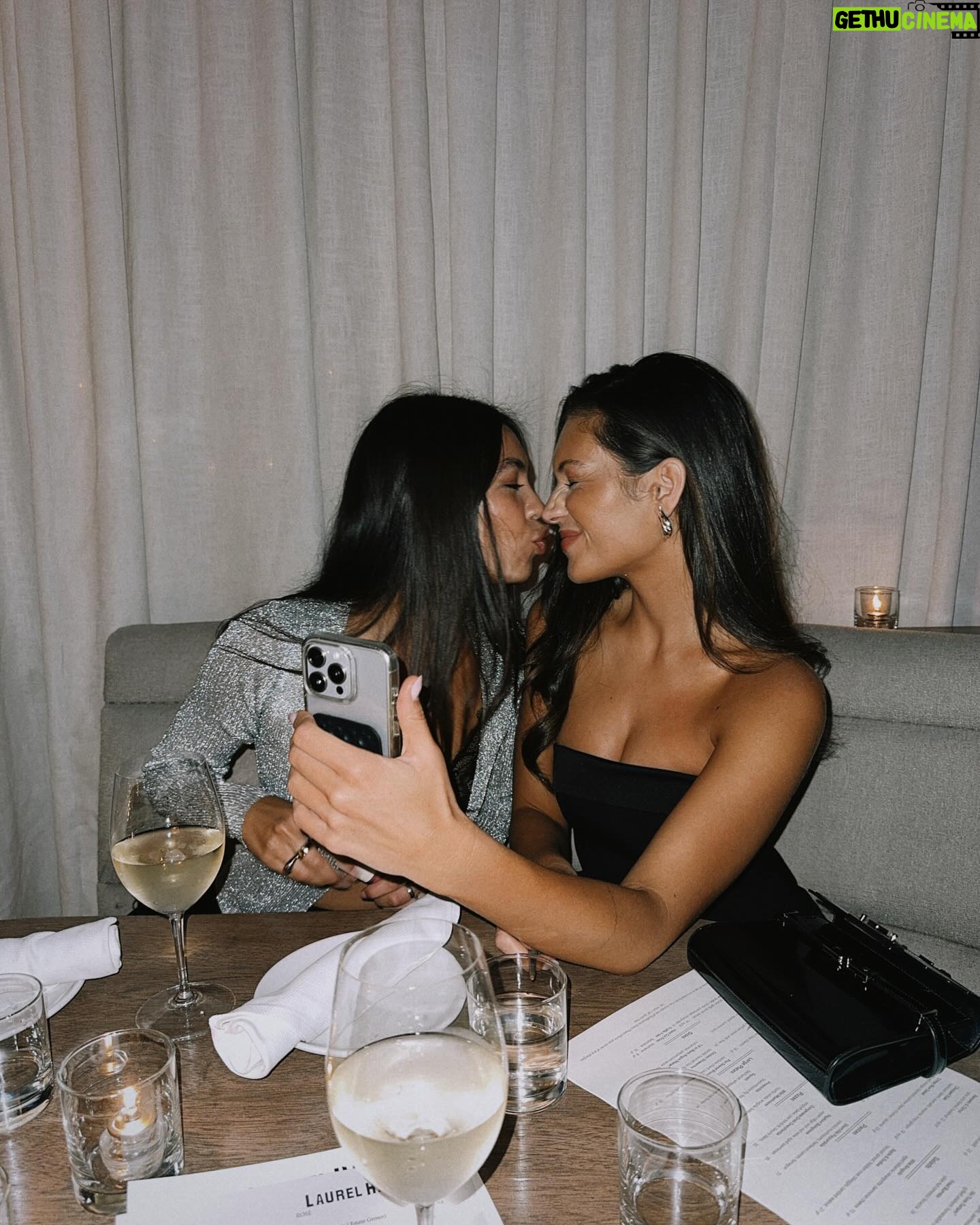 Alyssa Lynch Instagram - grandmas made it out!!!! 🥂 shot in new @tezza cam!!! 📸