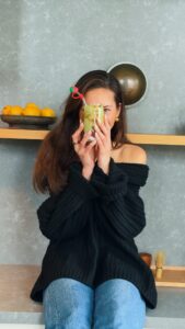 Alyssa Lynch Instagram - A $100 Matcha Strawberry Cloud Smoothie🍓🍵☁️made by @alyssalynch and @matchabae Ingredients: 2 cups @oishii.berry frozen strawberries 2 ripe bananas 1/2 ripe avocado 1/4 cup raw cashews 3 tbsp Nekohama Matcha 1.5 cups unsweetened almond milk To serve: Coconut cloud & Fresh @oishii.berry strawberry compote To make: 1. Combine all ingredients into a high-speed and blend until smooth and creamy. 2. In the bottom of a tall glass, add a few scoops of coconut cloud followed by the strawberry compote 3. Pour in the smoothie and enjoy! Would you pay $100 for this smoothie? 💸🤔 #smoothie #expensivefood #matcha #matchalatte