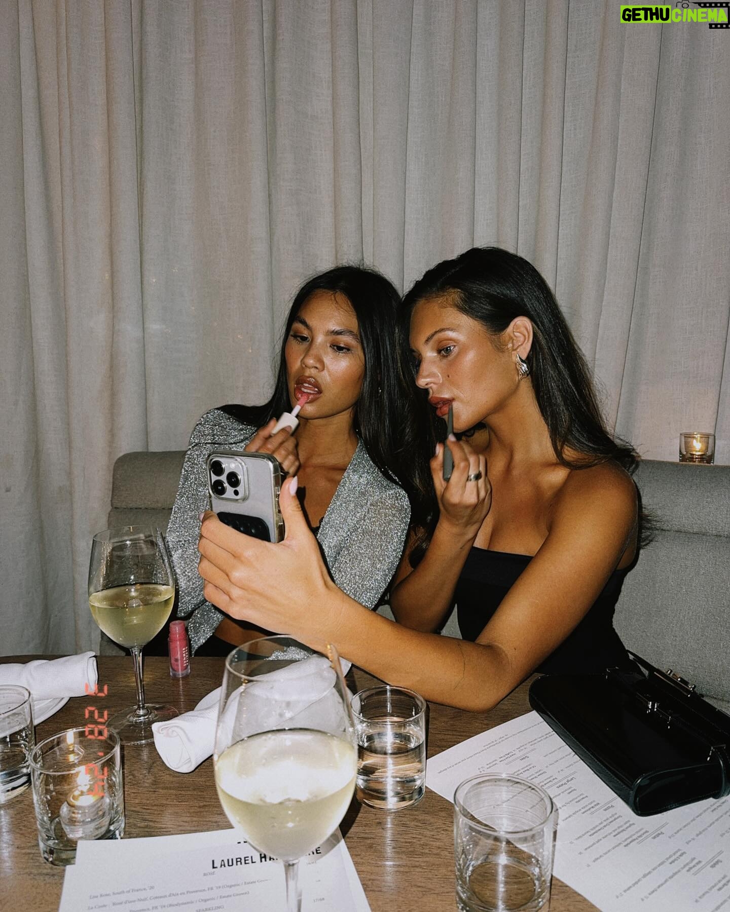 Alyssa Lynch Instagram - grandmas made it out!!!! 🥂 shot in new @tezza cam!!! 📸