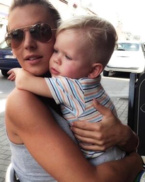 Amélie Neten Instagram - Joyeux 12e anniversaire à mon incroyable fils! 🎉 Chaque jour, tu me remplis d’amour, de fierté et de joie. Tu grandis si vite, mais tu resteras toujours mon petit garçon. Que cette année t’apporte beaucoup de rires, de découvertes et de moments inoubliables. Je t’aime jusqu’à la lune et au-delà. Bon anniversaire! ❤️🎂