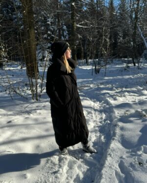 Amélie Neten Instagram - cela ne sera pas facile, mais je suis prête à relever tous les défis. Je vais poursuivre mes rêves et travailler dur pour atteindre mes objectifs. Je sais que la route sera semée d’embûches, mais je suis déterminée à les surmonter. J’ai appris à faire des choix difficiles, que ce soit dans ma vie personnelle ou professionnelle, et maintenant je suis prête à avancer. Je suis reconnaissante d’avoir des personnes comme vous à mes côtés, qui me soutiennent et m’encouragent à chaque étape de ma vie. Merci pour votre soutien et votre amour inconditionnel ❤️🌟 #Détermination #ConfianceEnSoi  #AvancerDansLaVie