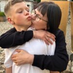 Amélie Neten Instagram - Mon étoile 💫 Maman ❤️ 🙏 Pour un enfant, une maman est un trésor ! Repose en paix aux paradis des Reines 👸 je t’aime ❤️