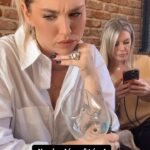 Amélie Neten Instagram - C’est bien l’heure de l’apéro qlq part non ? 😂 #apero #santepaulo #vacances #amis #humour #reels