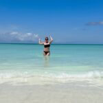 Amélie Neten Instagram - La vie est une chance, une opportunité précieuse qui nous est offerte. One Life, une vie unique, remplie d’aventures, de rires et de moments inoubliables. Alors, n’ayons pas peur de prendre des risques, de suivre nos rêves et de vivre pleinement chaque instant. Car dans ce voyage qu’est la vie, chaque pas compte. Embrassons cette belle aventure et créons des souvenirs qui illumineront notre chemin. #onelife #carpediem
