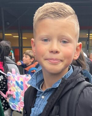 Amélie Neten Instagram - Joyeux 12e anniversaire à mon incroyable fils! 🎉 Chaque jour, tu me remplis d’amour, de fierté et de joie. Tu grandis si vite, mais tu resteras toujours mon petit garçon. Que cette année t’apporte beaucoup de rires, de découvertes et de moments inoubliables. Je t’aime jusqu’à la lune et au-delà. Bon anniversaire! ❤️🎂