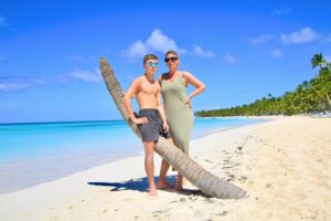 Amélie Neten Instagram - Les souvenirs de cette journée resteront gravés à jamais dans nos cœurs, comme un tableau de bonheur et de joie je t’aime mon fils ❤️ #PlageParadisiaque #BonheurEnFamille #Saona.  Merci @sabtacpuntacana pour cette belle excursion 🥰