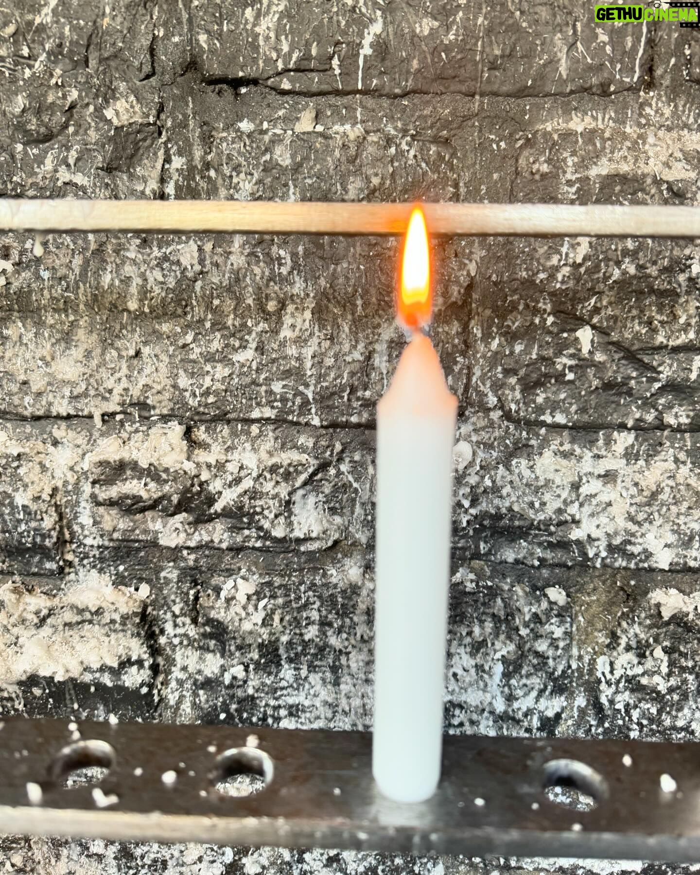 Amélie Neten Instagram - « 7 mois aujourd’hui, 7 mois à me poser des questions, 7 mois à sourire à moitié, 7 mois de pleurs, 7 mois de manque de toi, 7 mois d’absence, 7 mois de hauts et de bas, 7 mois de tristesse, 7 mois où ma vie a changé, 7 mois de vide, 7 mois où je te cherche, 7 mois où plus rien n’est comme avant, maman. Tu me manques tellement, aide-moi à avancer 🙏❤️ Je t’aime 🫶 mon étoile 🌟