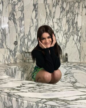 Amaia Romero Instagram - ya ha salido "la canción que no quiero cantarte" con @aitanax 🥹🥹🥹🥹🥹🥹 estas son algunas fotos del rodaje del videoclip😎

Dirigido por: @virgilijubero
Producido por: @canadacanadacom @annadadolla @karensauri 
Directora de Fotografía: @thaiscatala
Directora de Arte: @sweetamarindo
Estilista: @lauraalcalde_
Maquillaje: @vicentguijarro
Foto fija: @neelastica

muchísimas gracias a todo el equipo🫧🫧🫧🫧💫💫💫💕💕💕