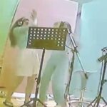 Amaia Romero Instagram - ya ha salido "la canción que no quiero cantarte" con @aitanax 🥹🥹🥹🥹🥹🥹 estas son algunas fotos del rodaje del videoclip😎 Dirigido por: @virgilijubero Producido por: @canadacanadacom @annadadolla @karensauri Directora de Fotografía: @thaiscatala Directora de Arte: @sweetamarindo Estilista: @lauraalcalde_ Maquillaje: @vicentguijarro Foto fija: @neelastica muchísimas gracias a todo el equipo🫧🫧🫧🫧💫💫💫💕💕💕