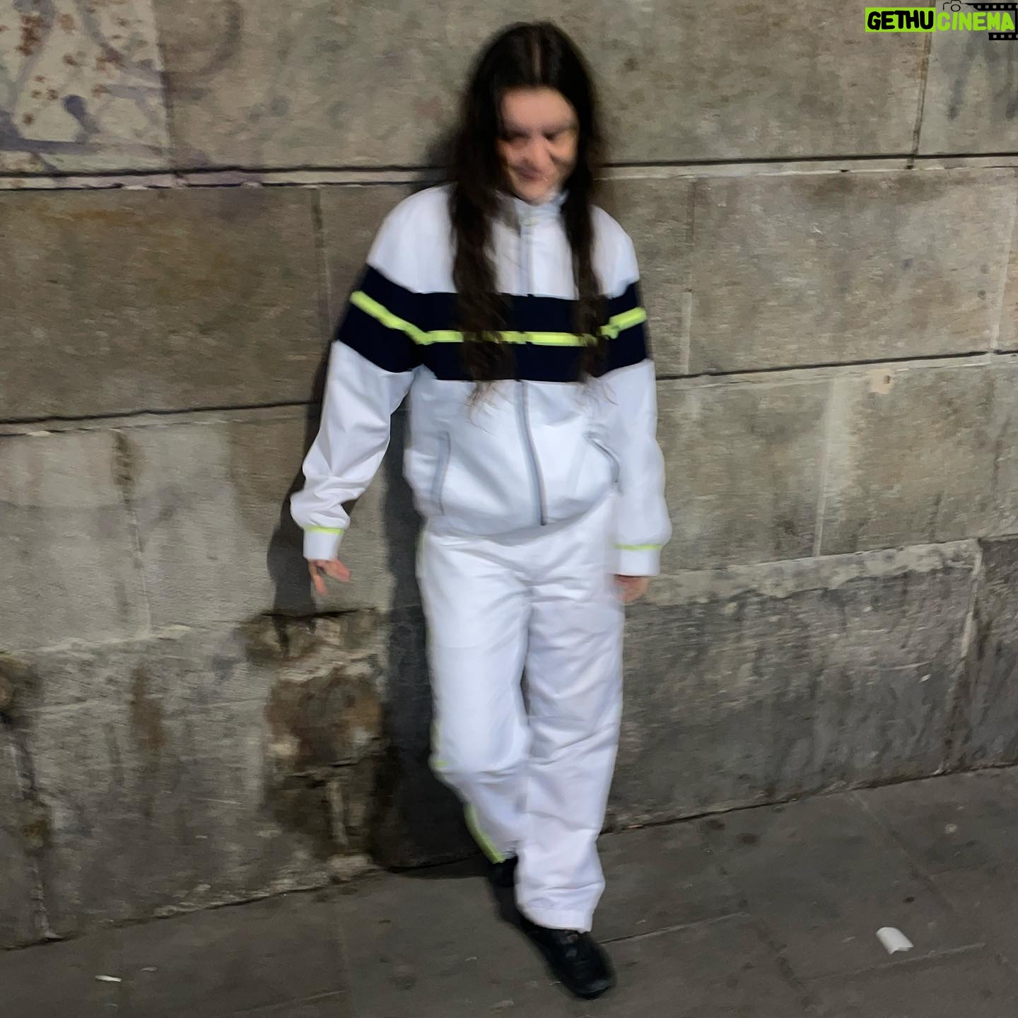 Amaia Romero Instagram - este viernes sale mi versión de FIEBRE portada de ⭑ ⭑ ⭑ @angelabacher ⭑ ⭑ ⭑