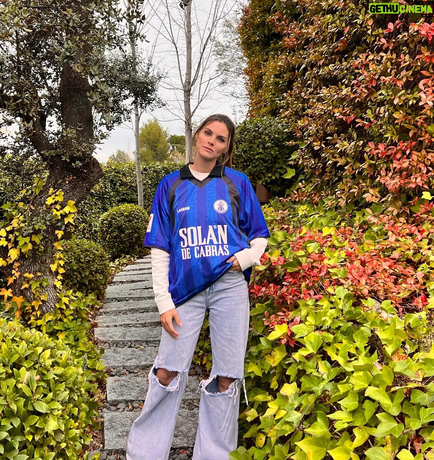 Amaia Salamanca Instagram - Siempre me ha encantado el fútbol y por eso me ha hecho muy feliz saber que @solandecabras es el agua oficial de @laliga y que junto a @laagam______ hayan creado esta camiseta que se ha convertido en mi nuevo fichaje!