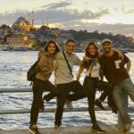 Amaia Salamanca Instagram - Viajazo a Estambul! Afortunada de haber tenido tan maravillosos compañeros y equipo! 🤗❤️ #porlospelos (IMPORTANTE❗️Mascarillas exclusivamente quitadas para rodar o para fotos con gente de nuestra ‘burbuja de equipo’)