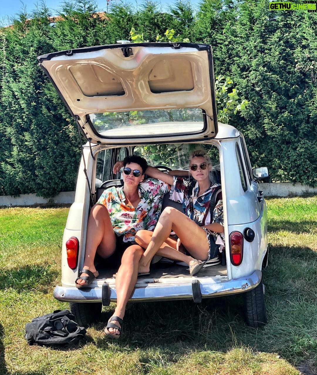 Amaia Salamanca Instagram - Las bingueras festivaleras.