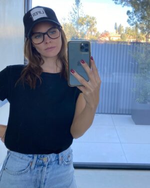 Amaia Salamanca Instagram - 2020, me pongo las gafas para verte de lejos...
Empezando el 2021 ilusionada!! (Y con un poquito de resaca, todo hay que decirlo)😎
#vamosquenosvamos2021 💪🏻
