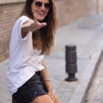 Amaia Salamanca Instagram - Intentando luchar contra la ola de calor! Pero con ayuda 😎
