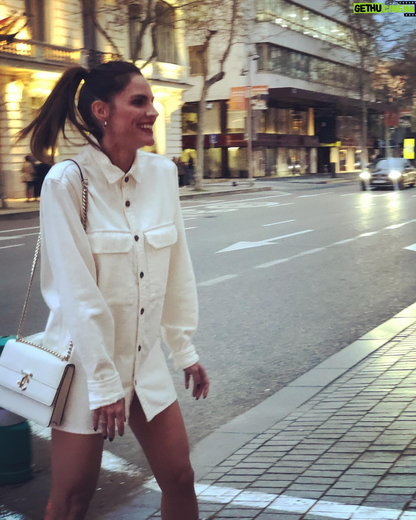 Amaia Salamanca Instagram - Cuando no llueve y sales a dar una vuelta arreglada pero informal 😝🤍