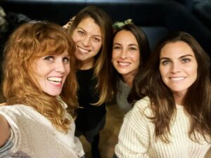 Amaia Salamanca Instagram - Quién se acuerda de 
Jessica Del Río
Cristina Calleja 
Vanessa Suárez y 
Catalina Marcos Ruiz? Qué habrá sido de ellas! 😂
#laschicasdelbarrio #sintetasnohayparaiso #reencuentros
@maria_castro_jato @xeniatostado @thaisblume