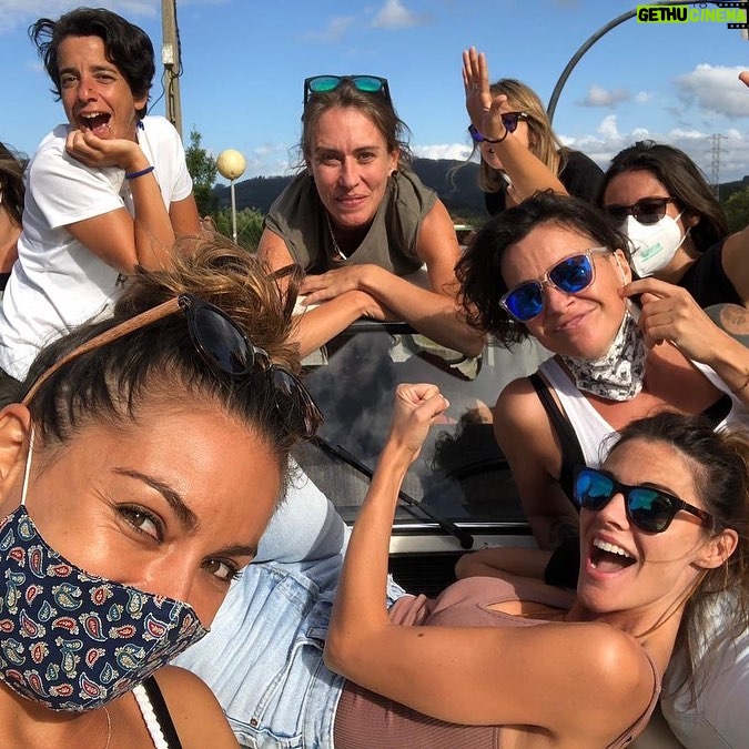 Amaia Salamanca Instagram - POR TODAS NOSOTRAS!💜💪🏻 Para que todos los días sean nuestro día! #8M #diadelamujer Y aquí una pequeña parte de mis mujeres trabajadoras, fuertes, valientes, luchadoras favoritas a las que quiero y admiro! 💜💜💜💜