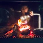 Amaia Salamanca Instagram - De los mejores planes en días lluviosos. 🔥 Libro: 🐺🖤 ¿quién sabe cuál es? Deseando empezar con el próximo 👑🤍! #enganchada