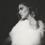Amaia Salamanca Instagram - #extra #extra El gran @javier_biosca me ha hecho esta sesión de fotos inspirada en el mundo cinematográfico de Hitchcock. 🎥 Lo podéis ver este mes en @instylespain! 🦉 Gracias a @lady_bi por la entrevista y a @francescarinciari y @beatrizmatallana por tunearme. 🖤🤍🖤🤍🖤🤍