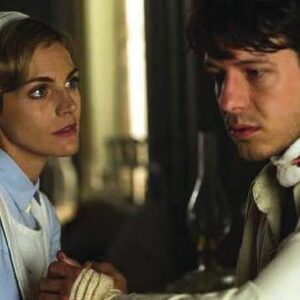 Amaia Salamanca Instagram - NOTICIÓN! A partir de hoy podéis ver ‘Tiempos de Guerra’ en Atreseries Internacional !! 💉💣👩🏼‍⚕️ #noosloperdais