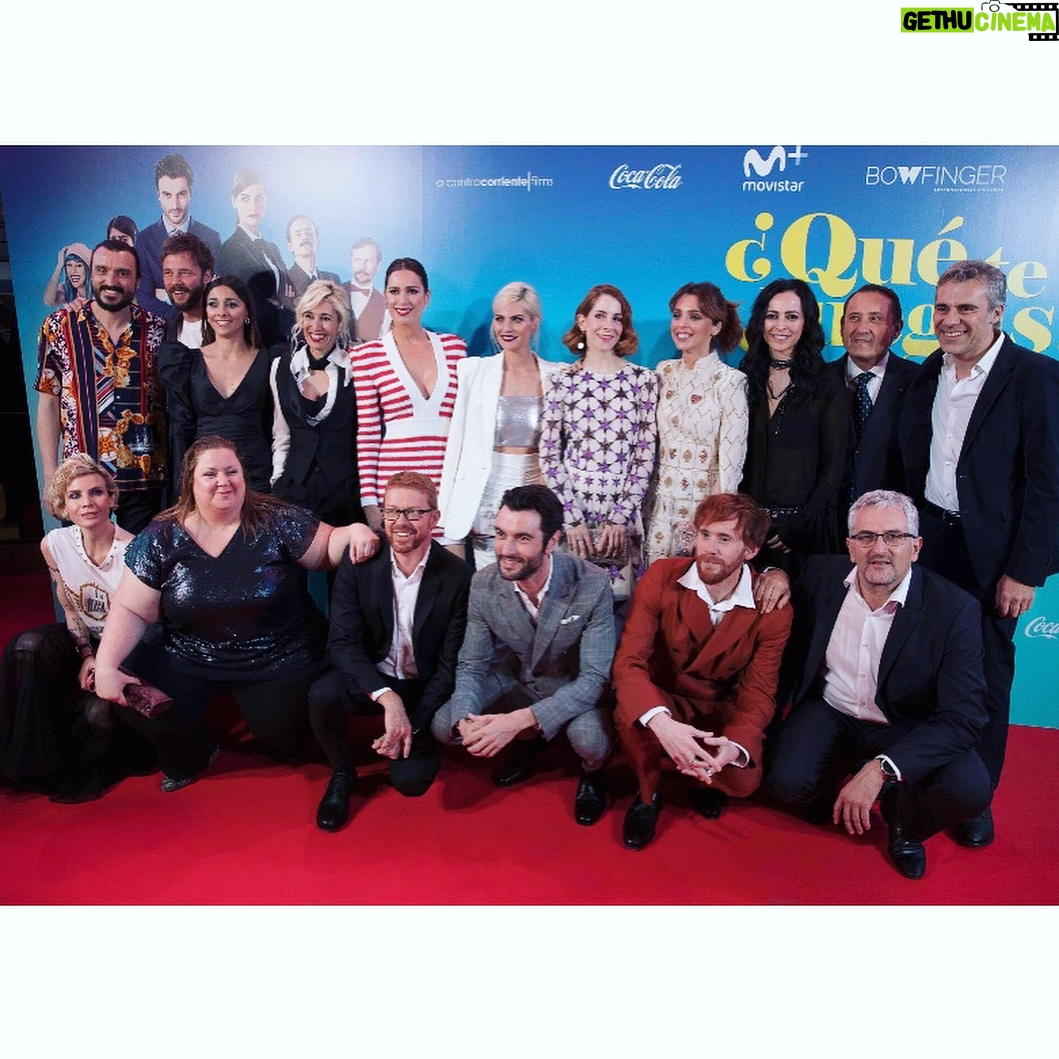 Amaia Salamanca Instagram - Ayer en el preestreno de ¿Qué te juegas? Hubo risas, abrazos y algunos nervios. Enhorabuena a todos mis compis y a la alocada directora @inesdeleon 💙