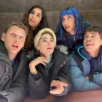 Amaia Salamanca Instagram - Habéis conocido a esta gente tan normal? #bienvenidosaeden 💙@netflixes