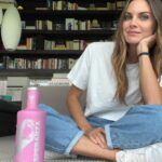 Amaia Salamanca Instagram – Octubre es el mes de sensibilización sobre el cáncer de mama y, como cada año, Solán de Cabras lanza una edición especial de su botella rosa. La botella cuenta con diez diseños diferentes inspirados en las emociones que experimentan los pacientes y sus familiares.
Los beneficios de su venta serán destinados a la Asociación Española Contra el Cáncer para ofrecer atención psicológica gratuita a pacientes y familiares.
¡Os animo a que os unáis a la concienciación de esta causa tan importante!
@solandecabras
@contraelcancer.es
#10añoscontraelcáncer