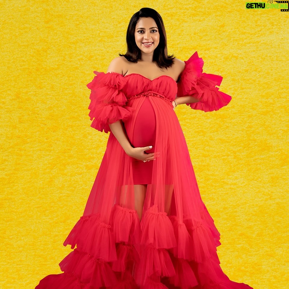 Amala Paul Instagram - I look forward to attending and presenting the award at the World’s largest pregnant women’s fashion show hosted by @kinderhospitalskochi !! 💖🥰💃 #tharattazhakuseason3 #pregnantwomensfashionshow #excited