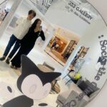 Amanda Chou Instagram - / 工作結束後 跟皮皮哥抽空來看看這只帶有復古懷舊感的幽靈貓Socks 面無表情的它跟身旁厭世女孩簡直絕配😆