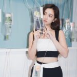 Amanda Chou Instagram - / 來自韓國的品牌Nylora 將韓系簡約的設計融合了運動休閒 讓運動也可以有氣質與高雅 這是我第二套Nylora 材質舒服又可以收肉肉 穿美美的去健身 瑜珈 皮拉提斯 不只更有動力 心情也會變好喲🤍 - @asportofficial @nylora_kr #MeetNYLORAInASPORT