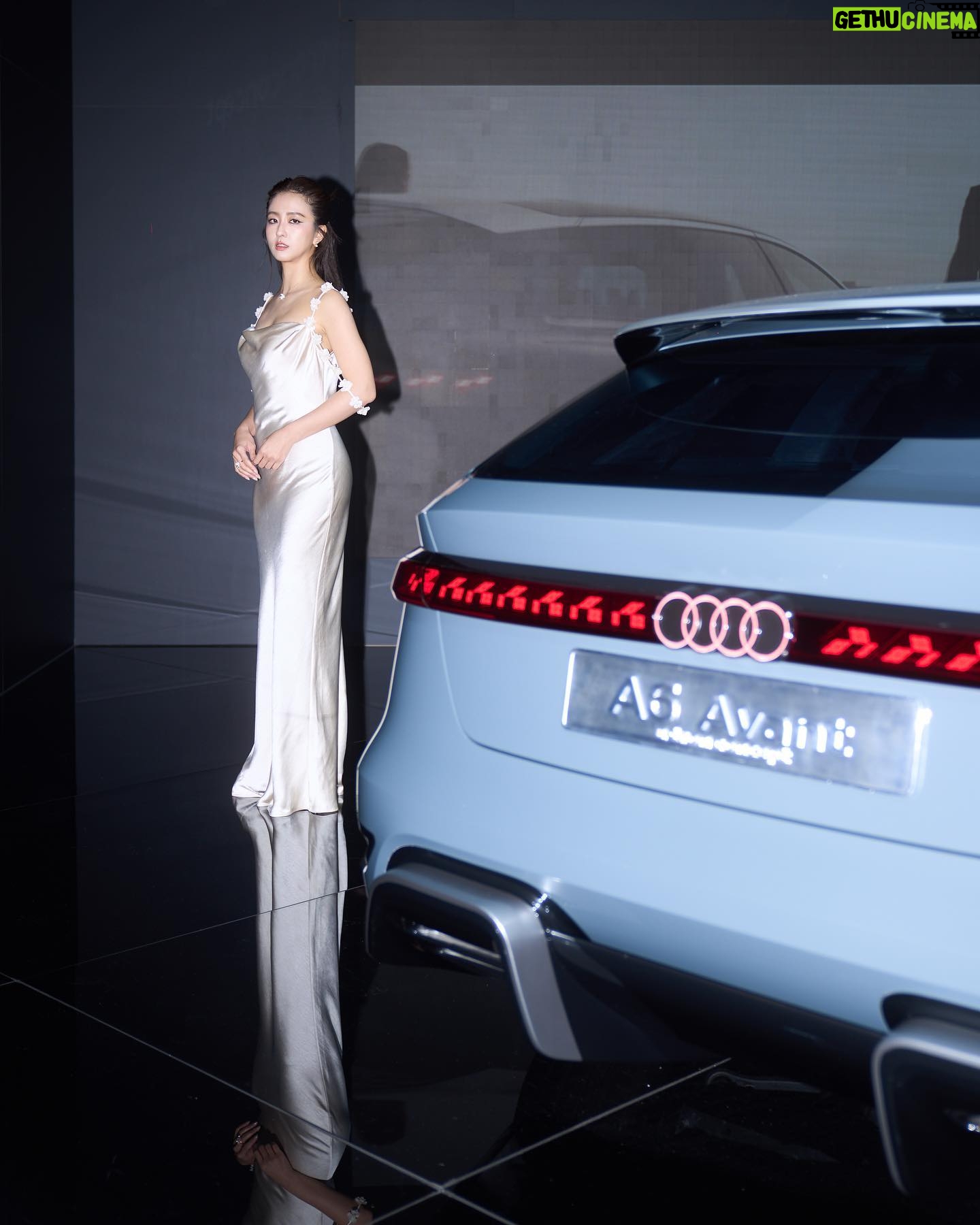 Amanda Chou Instagram - / 很開心這次受邀參與Audi House of Progress Taipei 品牌概念店的VIP 之夜 不只能近距離欣賞今年剛發表的全新電動車 The new Audi Q4 Sportback e-tron 以及德國空運來台的 Audi A6 Avant e-tron concept 概念車 和以精湛的駕駛動態聞名的 Audi SQ8 Sportback e-tron 還能與台灣奧迪總裁Rahil Ansari一起同樂這次沉浸式的展場互動體驗 6/2前都可以到信義區的Audi House of Progress Taipei 品牌概念店參觀喔! @rahilansariofficial @audi_tw #Audi #AudiTaiwan #AudiHouseofProgressTaipei