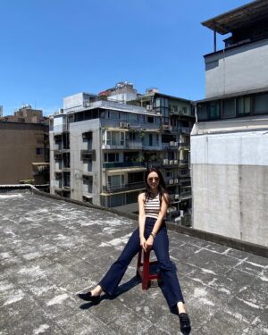 Amanda Chou Instagram - /
還是喜歡黑髮👩🏻

本來已經長髮及腰
偷偷剪了十公分看的出來嗎？