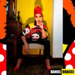 Amanda Gutiérrez Instagram - #buenosdiasalegria DESLIZA --- Amé las fotos que me hizo @danielbracci El llegó a mi casa, me maquilló, me hizo el turbante y me puso esa belleza de suéter! Síguelo, mira los modelos que tiene y Braccificate!!!❤️🥰❤️🥰😀