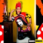 Amanda Gutiérrez Instagram - #buenosdiasalegria DESLIZA --- Amé las fotos que me hizo @danielbracci El llegó a mi casa, me maquilló, me hizo el turbante y me puso esa belleza de suéter! Síguelo, mira los modelos que tiene y Braccificate!!!❤️🥰❤️🥰😀