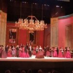 Amanda Gutiérrez Instagram – Aplausos de pié para La Traviata! Excelente Producción, excelente Tanto Dirección musical. Cómo Dirección Artistica, Excelentes cantantes, excelente Coro , excelente escenografía, vestuario. Ambientación. Iluminación. Sonido, salí feliz y orgullosa de que en Venezuela se haga un espectáculo así, de altisima factura! bravo! @teatroteresacarreno  Amo la Ópera!