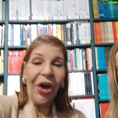 Amanda Gutiérrez Instagram - En el bautizo del fotolibro "vía de tránsito" De @luisabrillembourg un tema que nos interesa a tod@s! El nido vacío! Lo pueden conseguir en @elbuscon en el @cctrasnocho.