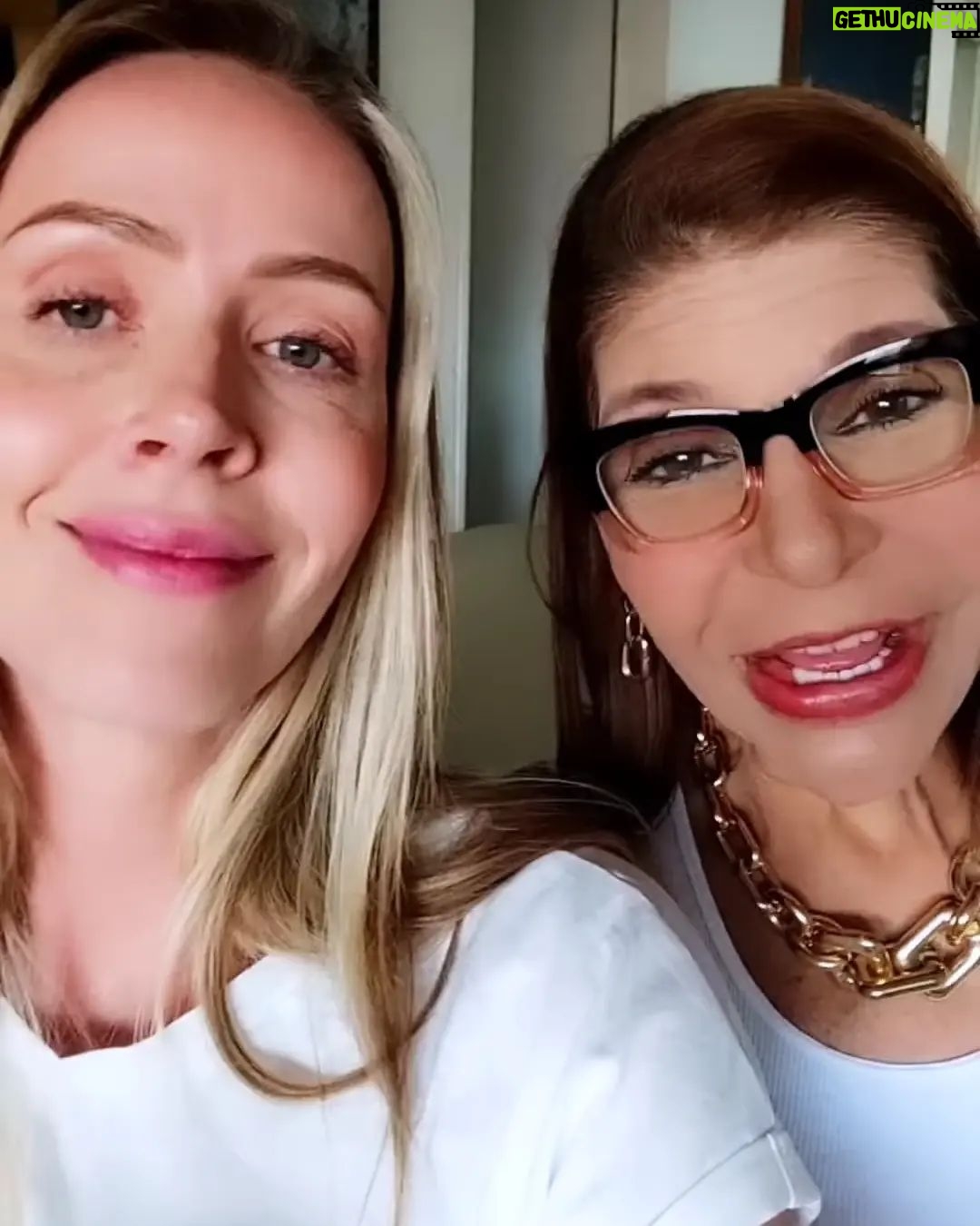 Amanda Gutiérrez - 8.1K Likes - DESLIZA----- Feliz día de la mujer! A mis hijas. Mis hermanas, todas las de mi familia adquirida, ( Instagram)mis amigas amadas,! Es un privilegio tenerlas!❤️
#lasquieroymucho!