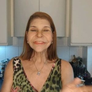 Amanda Gutiérrez Instagram - #buenosdiasalegria 
Feliz Viernes! 
Abuelear! Lo mejor!🥰

#sonrieyvoltealatortilla 
#avibraralto 
#noalenfurruñamiento 
#nuncanuncapierdanlafé 
#vinimosaserfelicesnoperfectos 
#losquieroymucho
