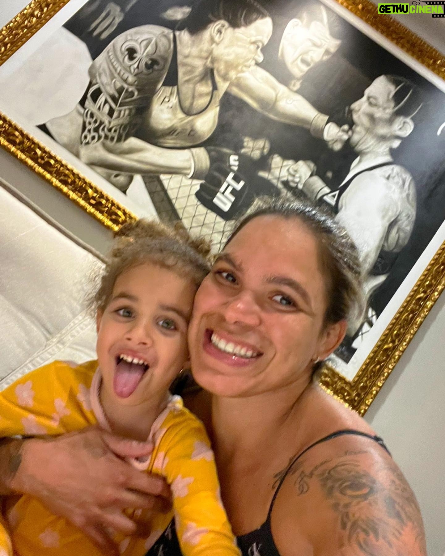 Amanda Nunes Instagram - Feliz Aniversário Larinha 🦖 te amo 😘 Happy birthday to my niece. @annalaranunes