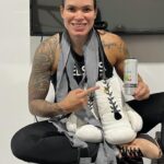 Amanda Nunes Instagram – Ready for round two with @celsiusofficial Green Apple Cherry 😋. #celsiuslivefit @celsiusbrandpartner #andstill