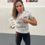 Amanda Nunes Instagram – 🔋 𝔼𝕟𝕖𝕣𝕗𝕦𝕖𝕝

💪🏻 My best support before and during training and competitions!

 It’s ideal for supporting sustained performance, no risk of glycaemic dips or spikes, antioxidant action, improves cognitive ability and concentration during training, hydrating effect and support.