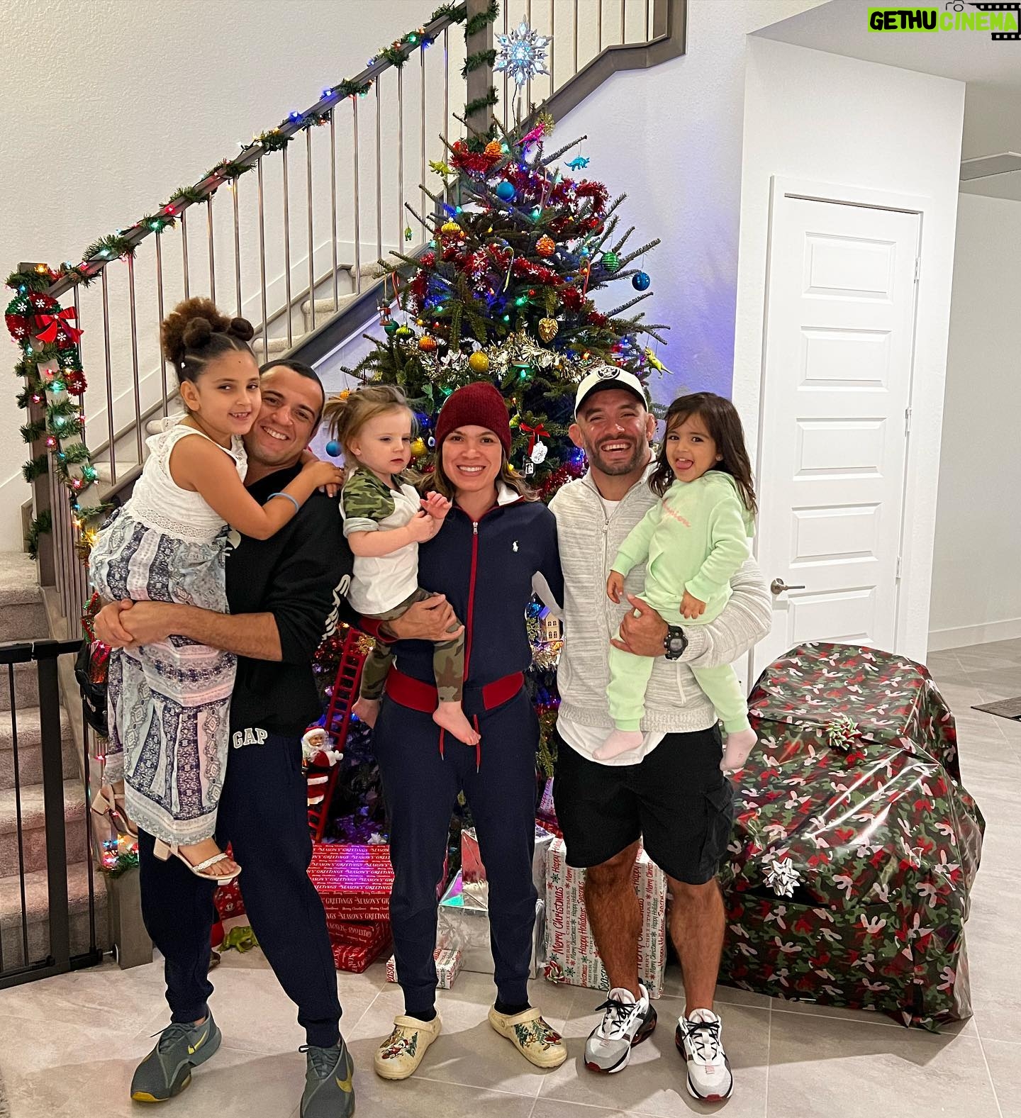 Amanda Nunes Instagram - Fun day today with my good friends 🎄 Hj o dia foi divertido com meus parceiros.