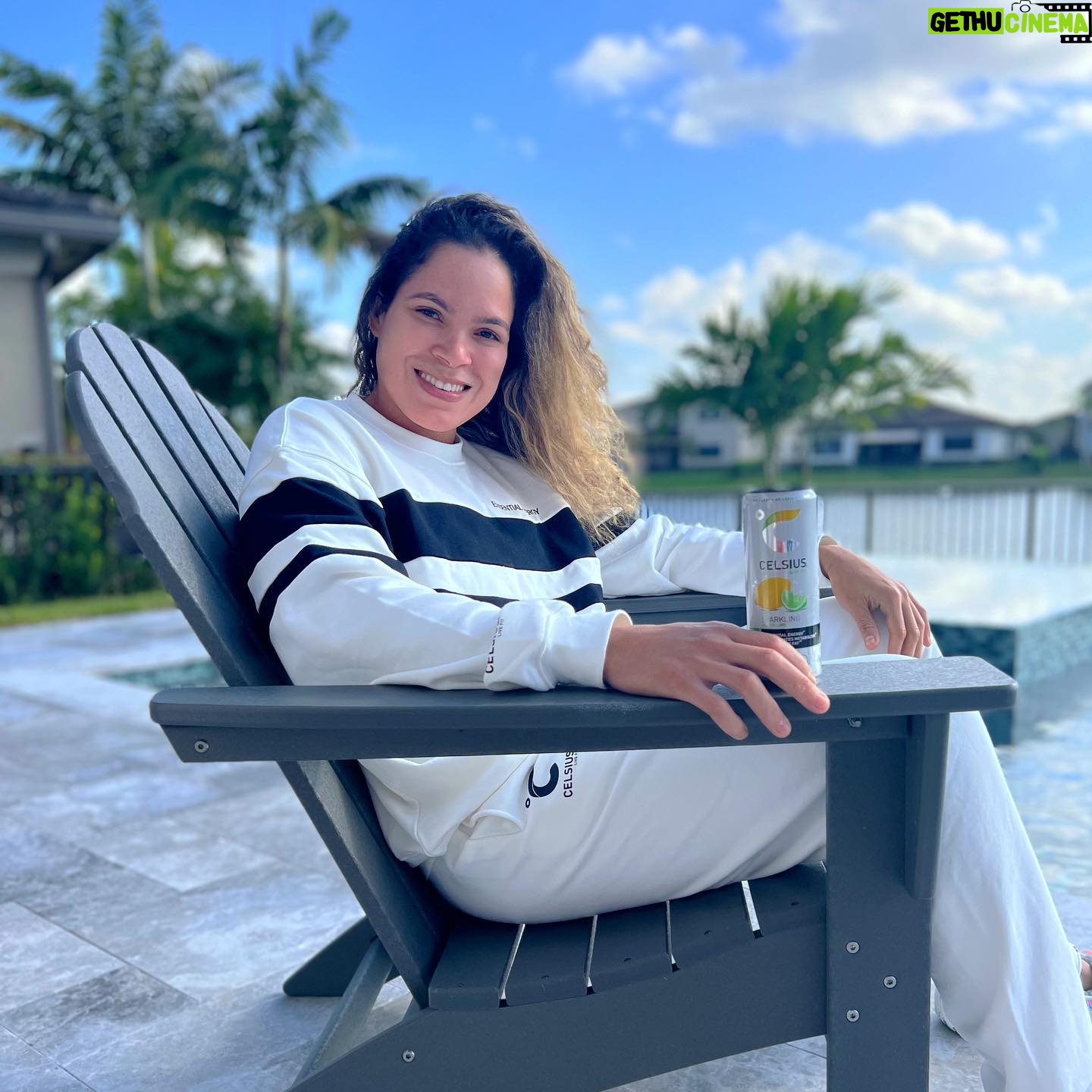 Amanda Nunes Instagram - Hey guys, the new flavor is out don’t forget to check out. #lemonlime @celsiusofficial tem novo sabor na área. #teamnunes #thelioness
