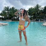 Amanda Nunes Instagram - Today I am vibing with #PeachVibe. What is your summer vibe? @celsiusofficial #CELSIUSBrandPartner #celsiuslivefit Qual o sabor q vc gosta? @celsiusofficial