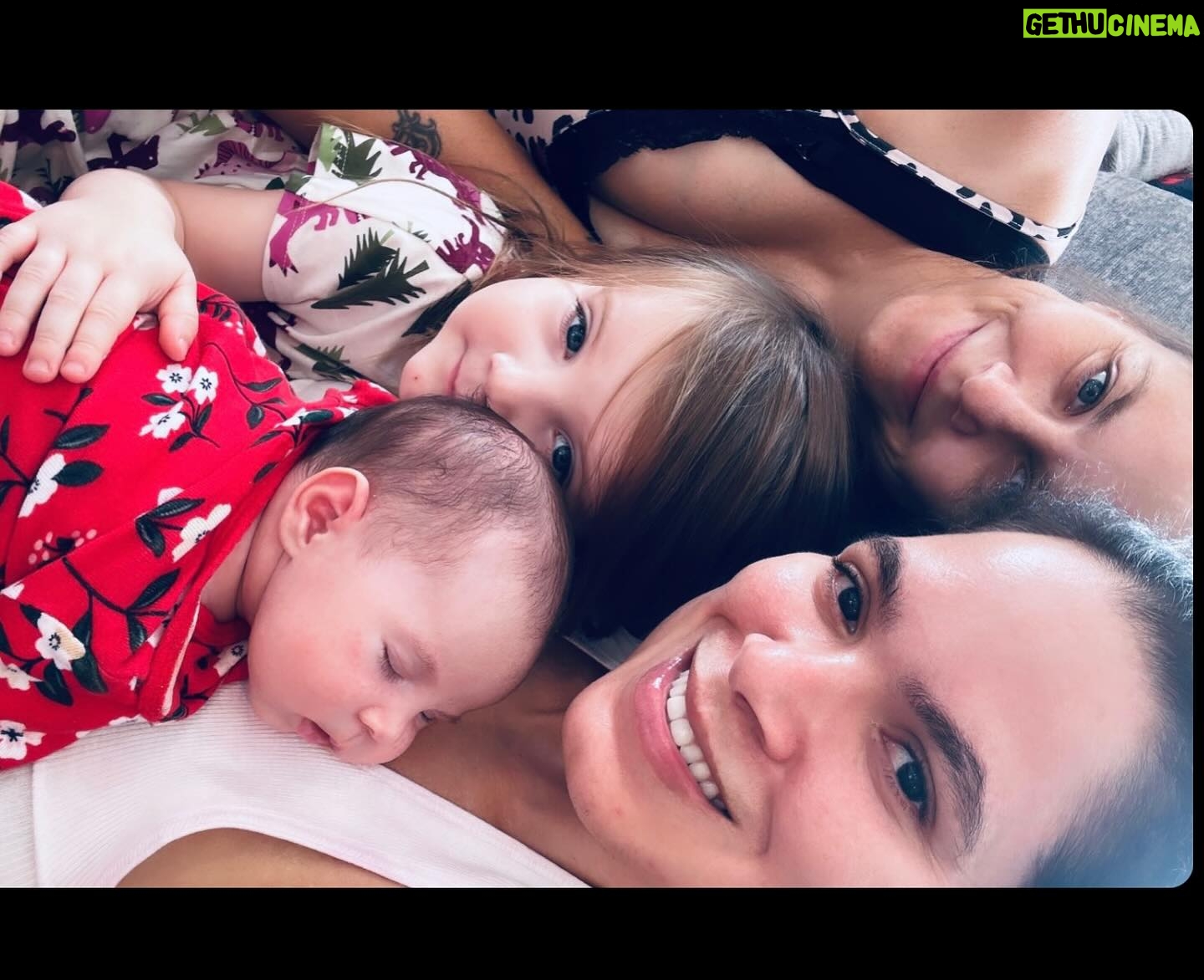 Amanda Nunes Instagram - Happy birthday Mommy, lots of blesses.🎂 Feliz aniversário, tudo de bom Mommy!!! @ninaansaroff #weloveyou