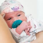 Amanda Nunes Instagram - Happy one month to our beautiful baby girl! We love you Hazel. 1 mês de vida da nossa princesa.